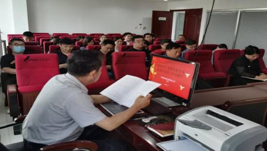 “精確定位，發(fā)揮引領(lǐng)，實現(xiàn)黨建和業(yè)務工作雙融合”主題黨課活動