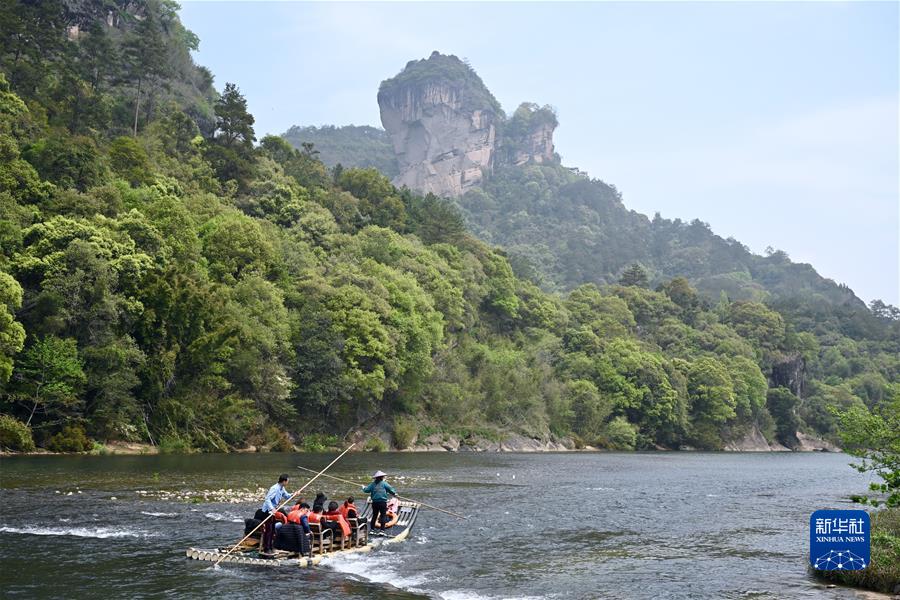 （新華全媒頭條·聚焦生物多樣性大會·圖文互動）（1）攜手同行，開啟人類高質量發(fā)展新征程——習近平主席在《生物多樣性公約》第十五次締約方大會領導人峰會上的主旨講話解讀